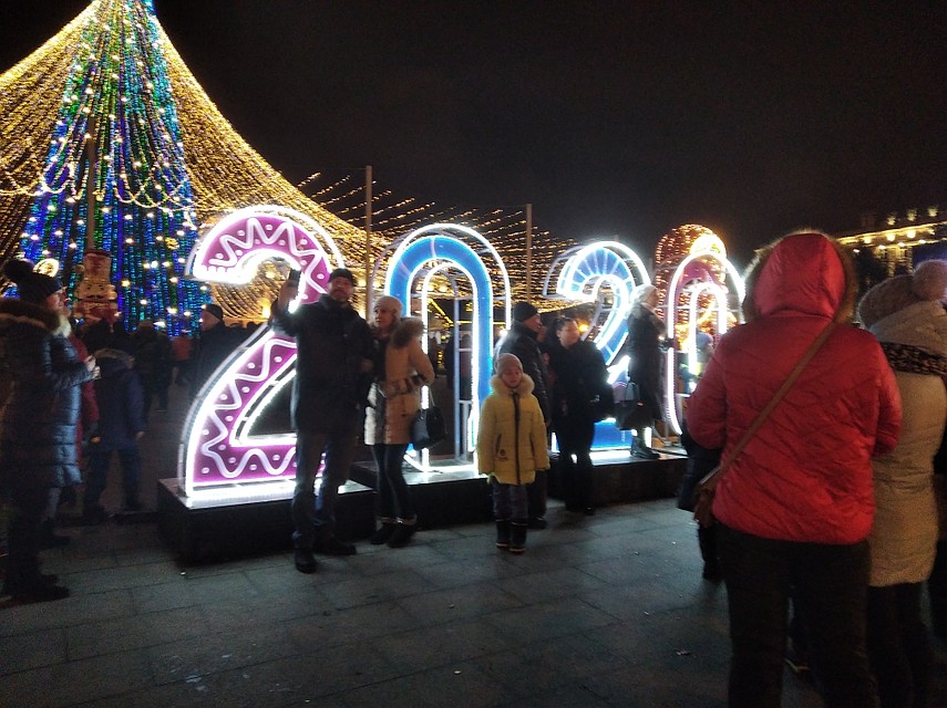 Главную новогоднюю елку Белгорода начнут разбирать 15 января. Фото: Ирина ТАРАСОВА