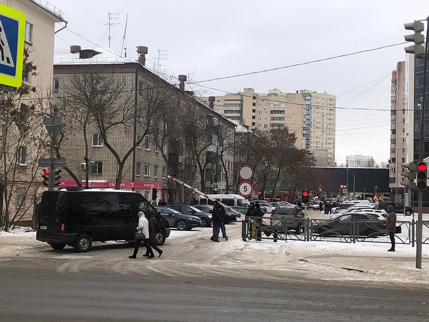 Парковку перекрыли Фото: Екатерина САЛТЫКОВА