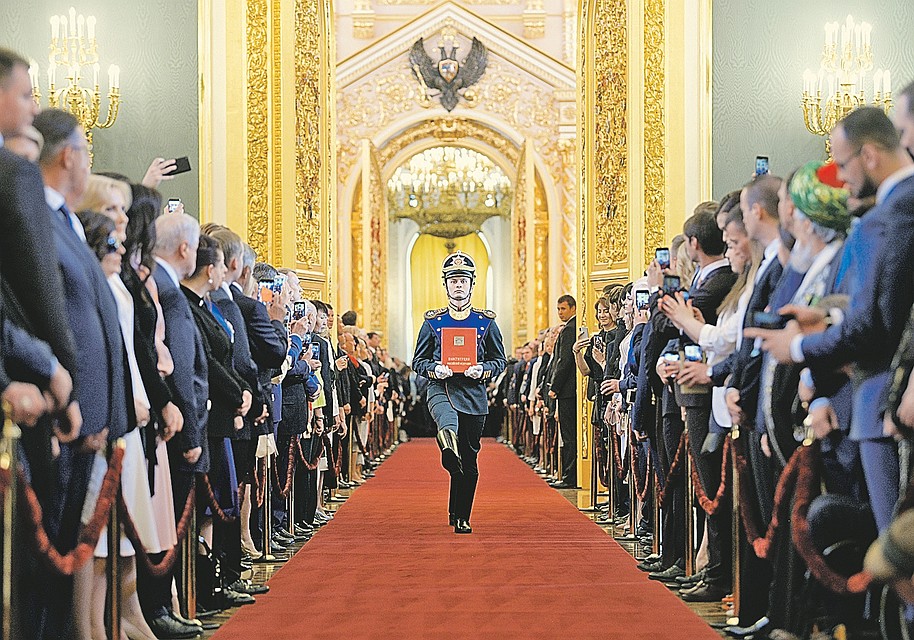 Менять Конституцию не будут, но поправки внесут. Если за них проголосует народ. Фото: РИА Новости