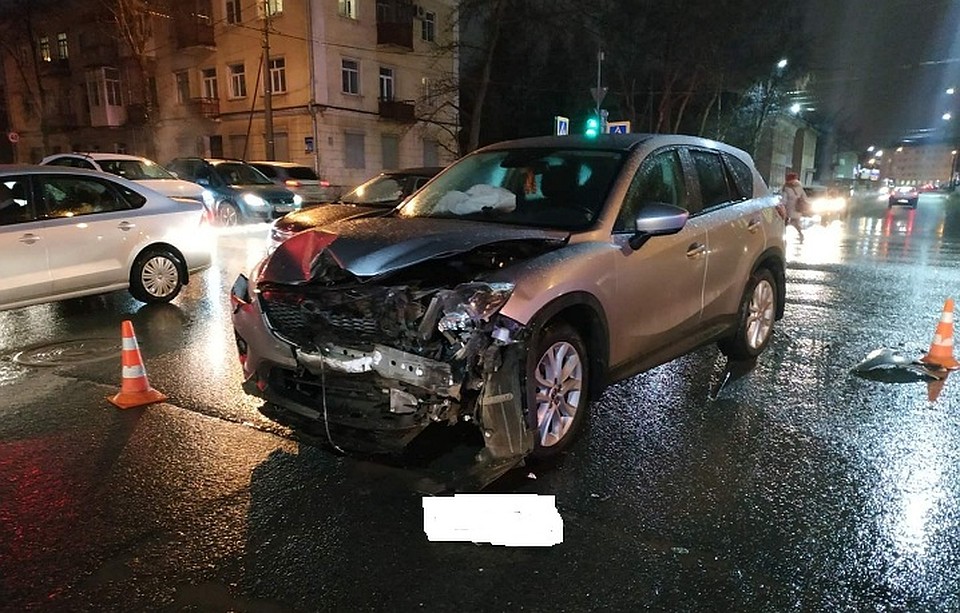 Обе машины были разбиты. Фото: пресс-служба УМВД России по Вологодcкой области