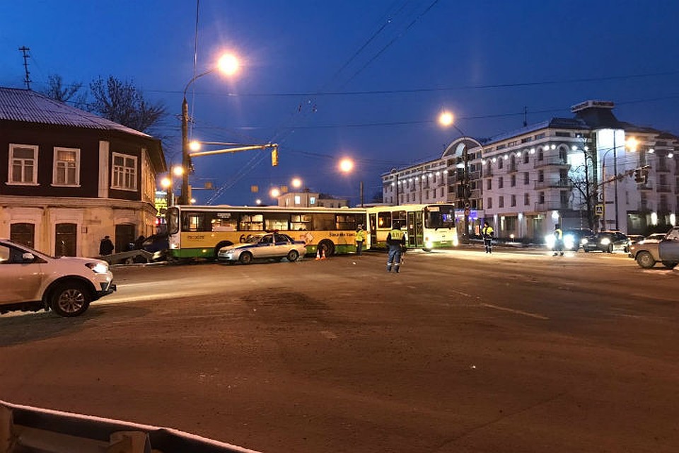 В 06:52 на перекрестке Московского проспекта и улица Малая Пролетарская столкнулись автобусы «Лиаз» Фото: Роман РЫЖИКОВ