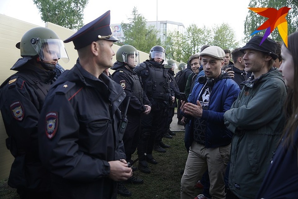 Битва за сквер закончилась лишь после того, как президент Владимир Путин предложил провести опрос среди жителей Екатеринбурга Фото: Алексей БУЛАТОВ