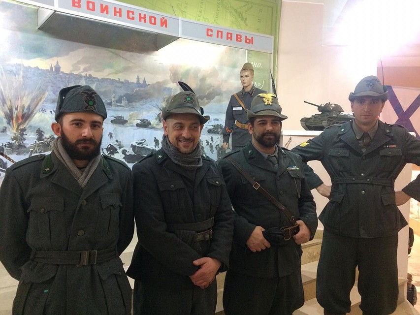 Элементы униформы созданы в специальных мастерских. Фото: Татьяна МИСТЮКОВА