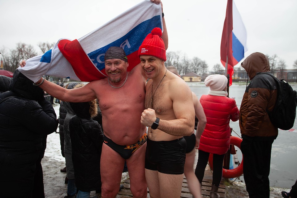 Петербургские моржи готовы плавать в любую погоду. Фото: Андрей ГАШЕВ