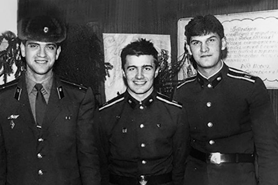 Молодой Михаил Пореченков (в центре).