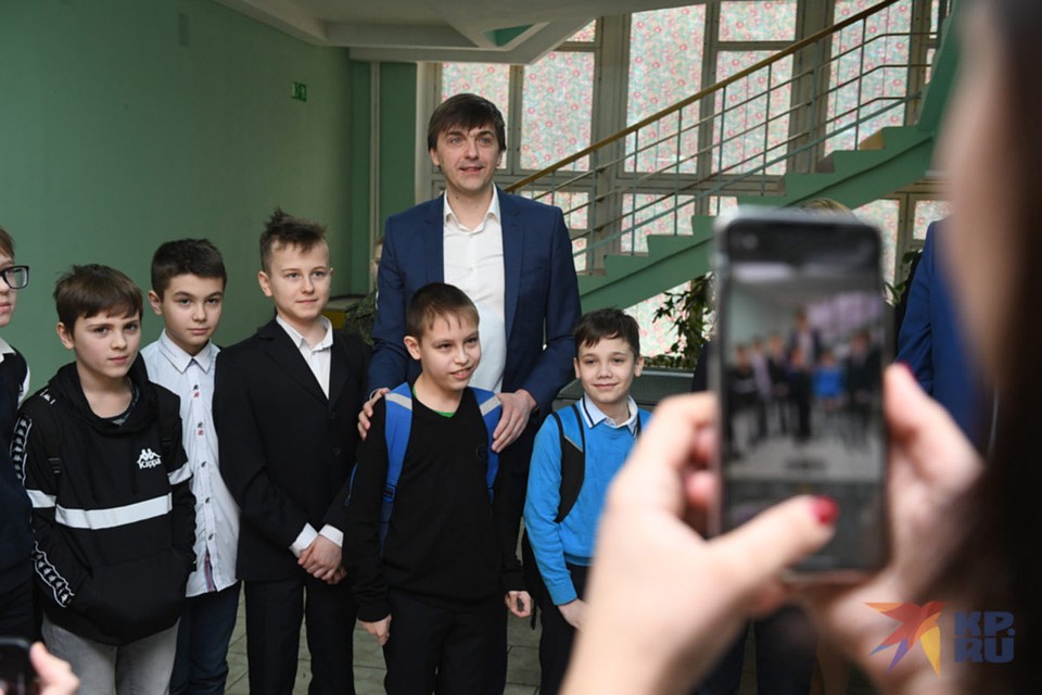 Это первый «образовательный" министр, который сам работал в школе. Фото: Михаил ФРОЛОВ