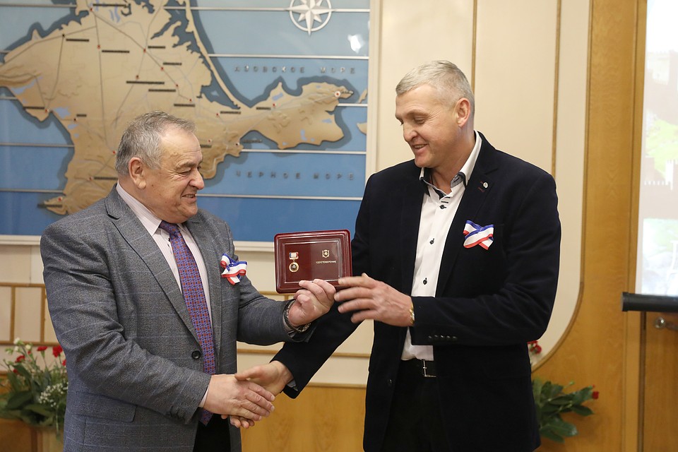 Сергею Шевченко присвоили звание «Народный художник Крыма». Фото: личный архив
