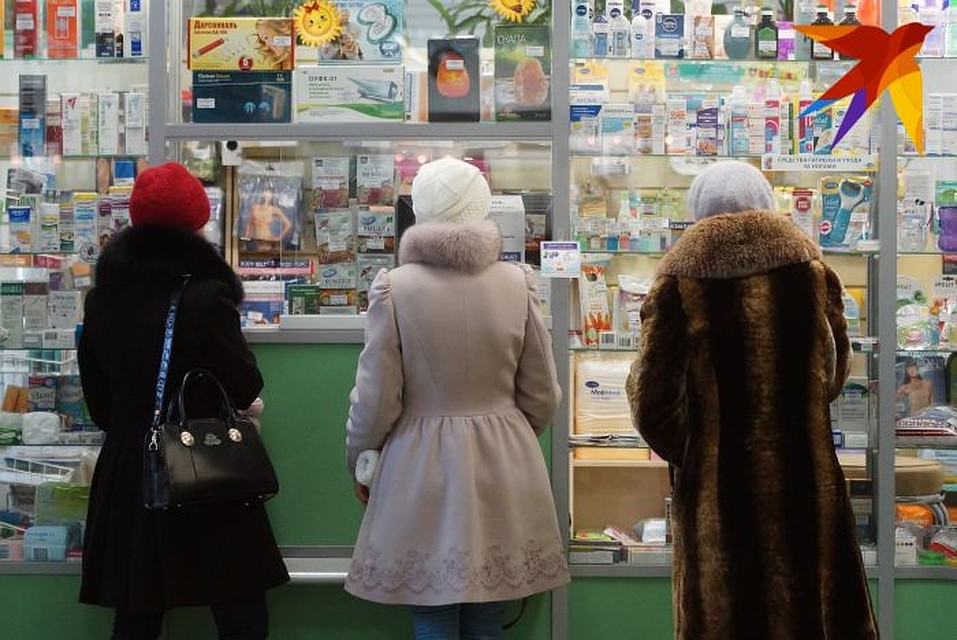 В тех аптеках, в которых маски есть, они продаются в упаковках от 3 до 50 штук. Фото: Алексей БУЛАТОВ