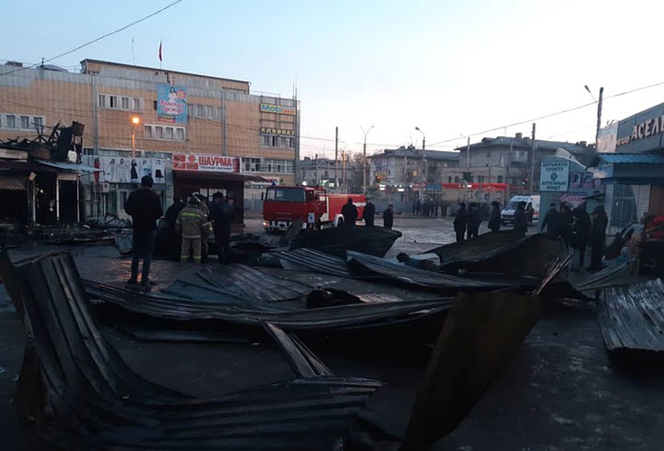 Пожарным понадобилось около трех часов, чтобы справиться с огнем. Фото: пресс-служба МЧС КР