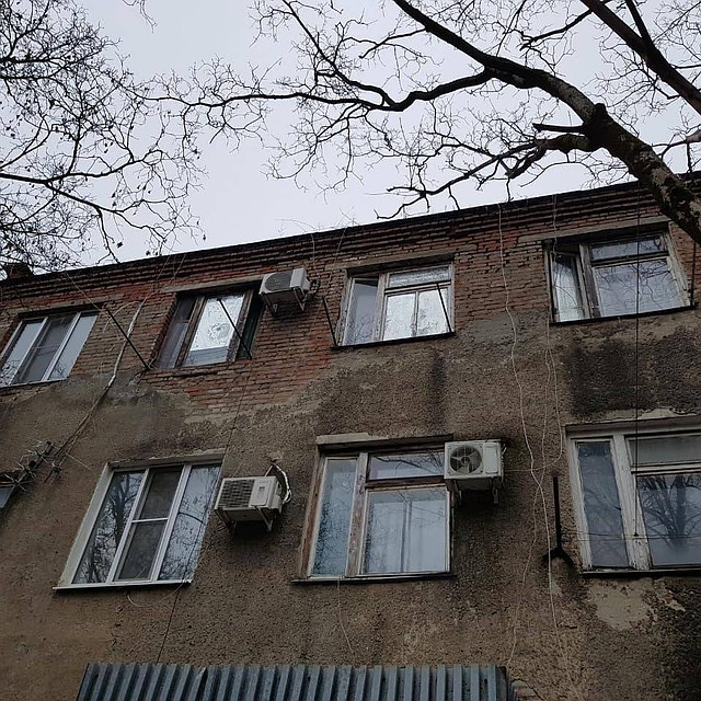 Здание буквально рассыпается на глазах. Фото: instagram.com/OBSH_KRD