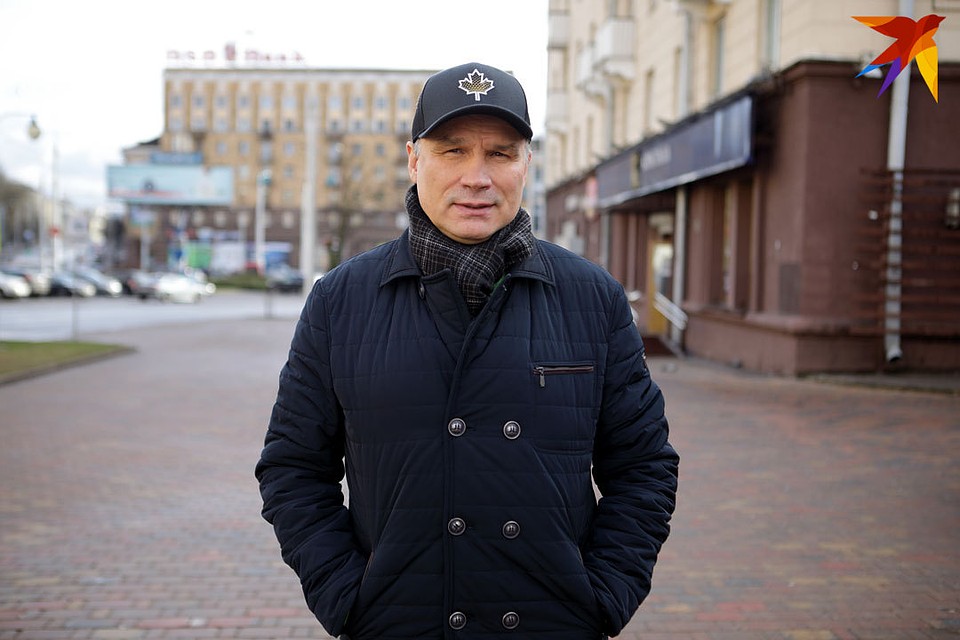 Андрей Сидоренко: "Хоккей и футбол смотрю. Особенно по ночам НХЛ. Читаю книги. Вот увлекся серией романов Джорджа Мартина «Песнь льда и огня»" Фото: Святослав ЗОРКИЙ