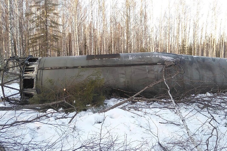 Обломки не опасны для населения. Фото из группы "Подслушано Урай" во "ВКонтакте"