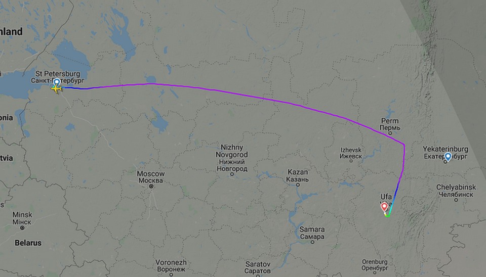 По карте полета видно, что Вылетевший из северной столицы самолет до Екатеринбурга так и не долетел