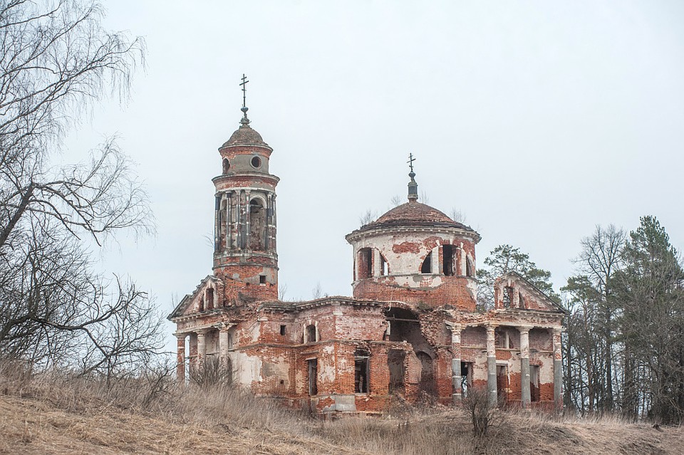 Знаменская церковь села Теплое под Клином. Фото: Фотобанк ЛОРИ