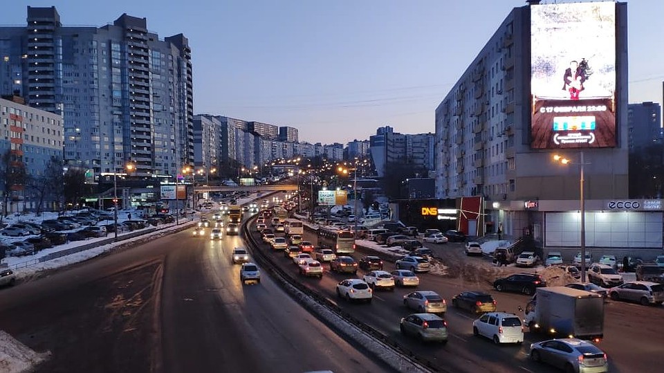 С Некрасовской затруднено движение в центр Фото: Алина ТЕМНИКОВА