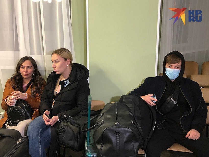 За нашими соотечественниками в течение 14 дней следили 75 опытных специалистов Фото: Алексей КОСЕНЧУК