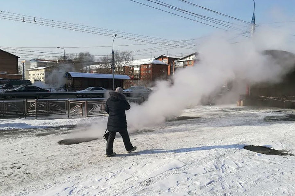 В районе остановки "Лисиха" все затянуто паром от кипятка. Фото: Оператор тепловых сетей Иркутска.