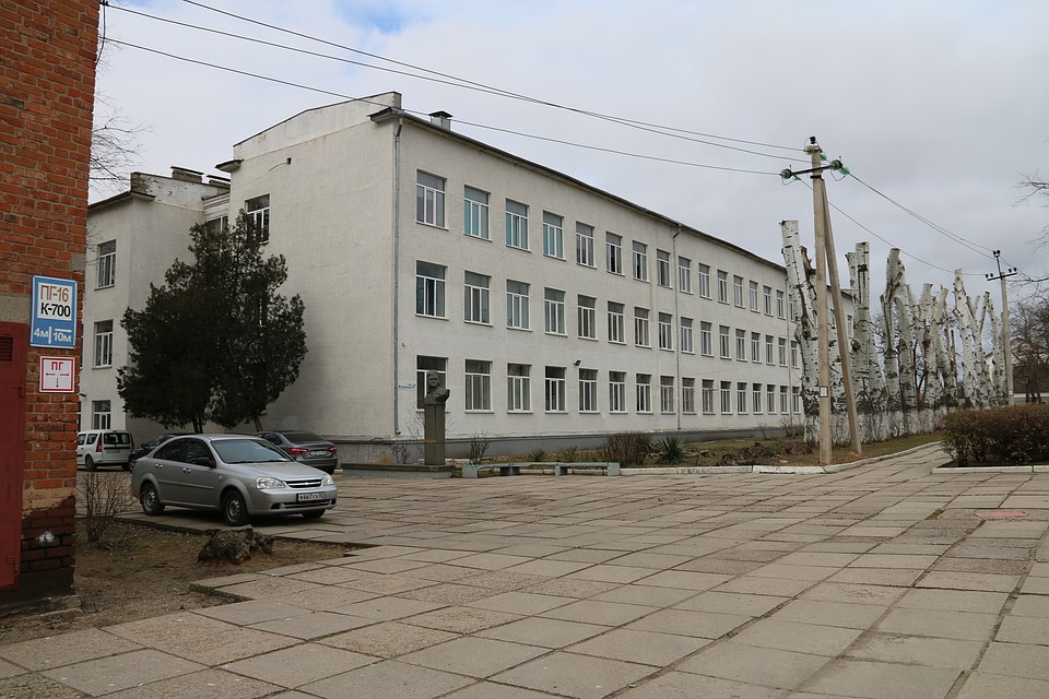 К счастью, эту школу не сотрясли взрывы Фото: Анастасия ЖУКОВА