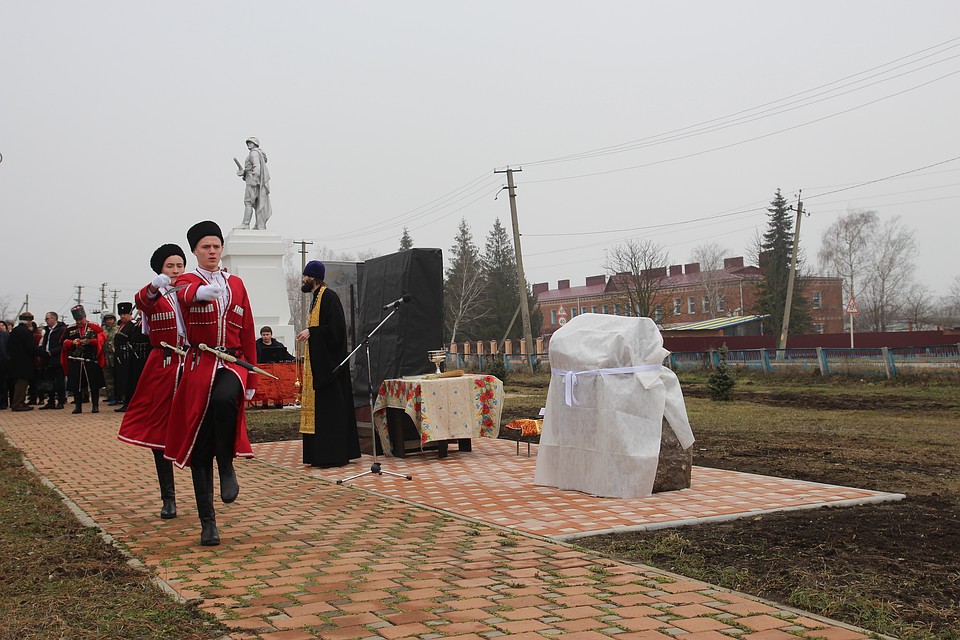 20 февраля 2020-го года в хуторском парке жители Тимашевского района открыли памятный знак. Фото: Елена Звонова.