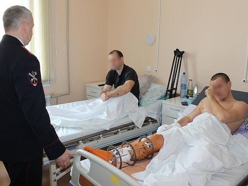 Пострадавшие при взрыве полицейские попали в больницу. Фото ГУ МВД по Саратовской области