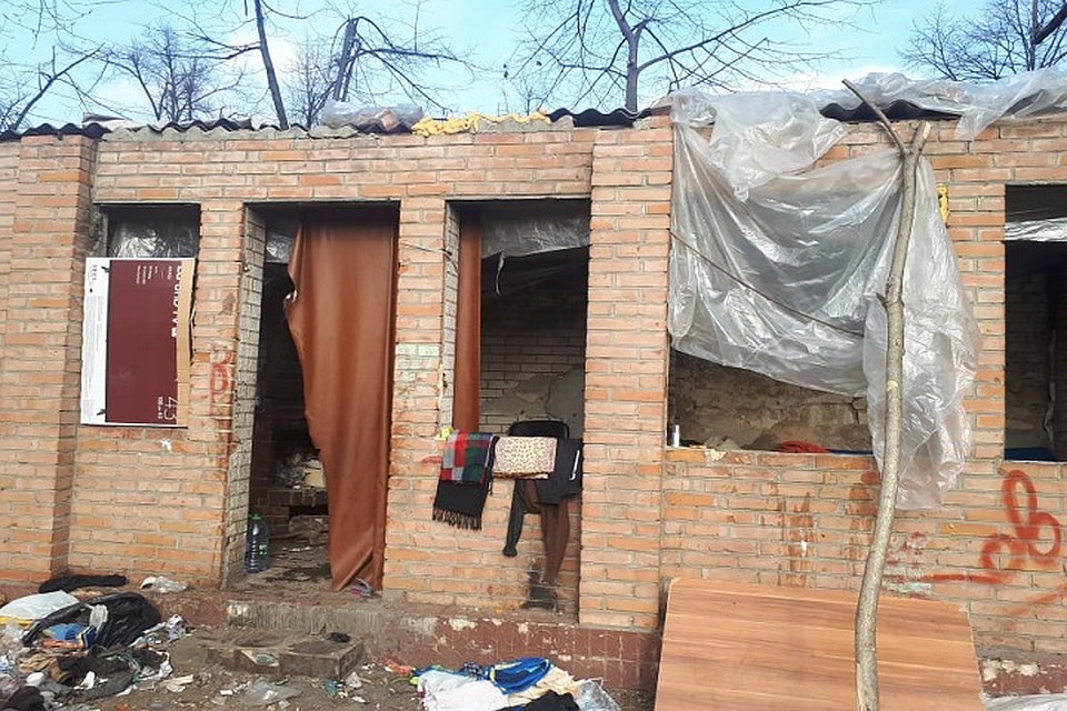 Вот в таких условиях все вместе и живут. Фото: Леонид РЯБКОВ
