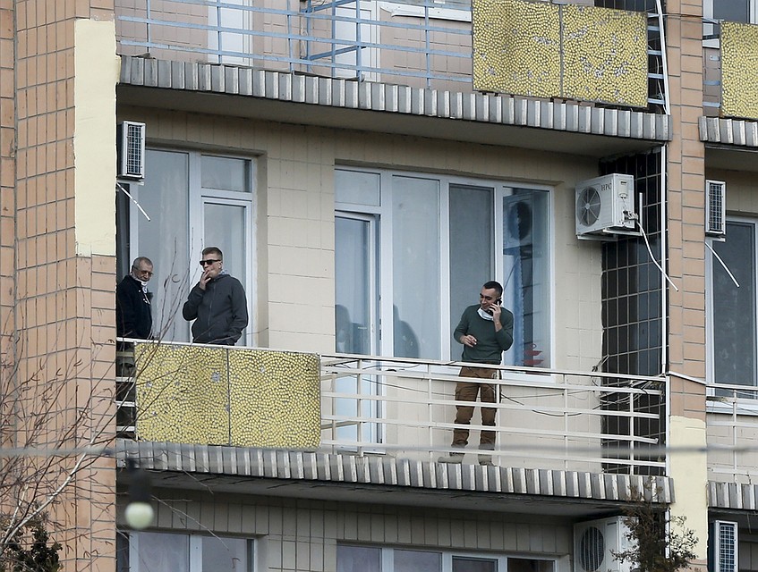 У эвакуированных табу на любое общение с прессой Фото: EAST NEWS