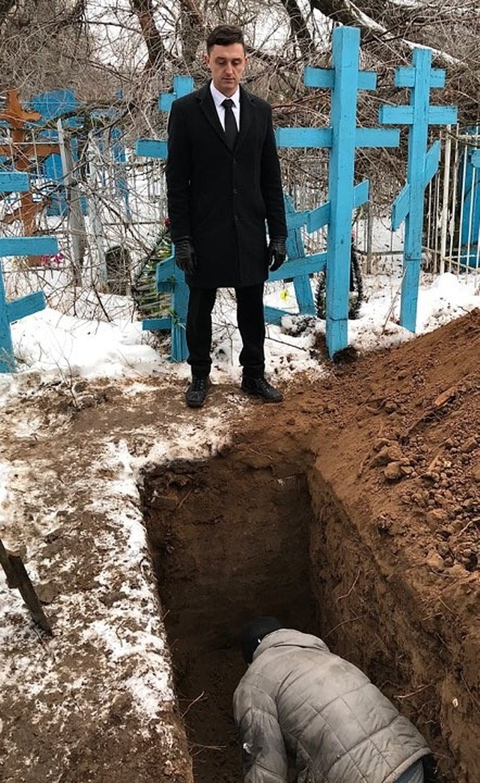 Александр Сапега во время эксгумации праха Бядули. Фото: Архив Александра Сапеги