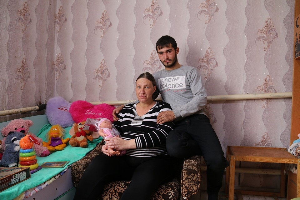 Елена и Антон надеются, что скоро семья воссоединится Фото: Анастасия ЖУКОВА