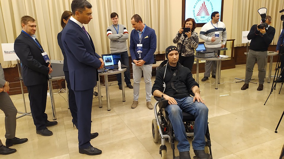 Специальное устройство для парализованных людей. Фото: Дадаян Давид