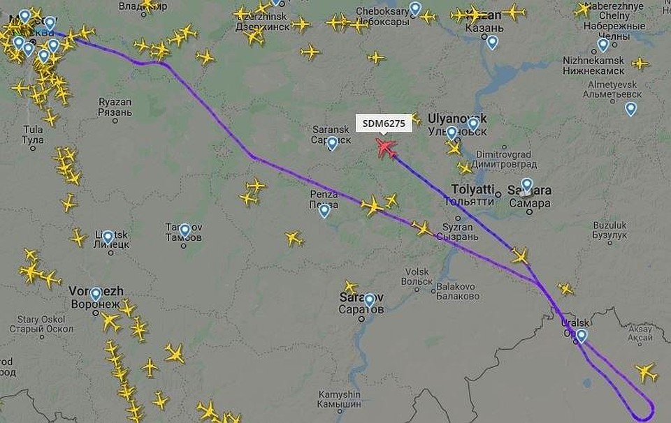 Самолет возвращается в Москву в аэропорт «Внуково»