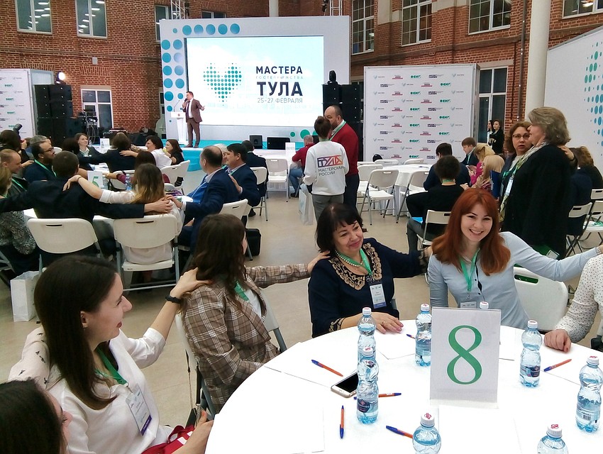 В течение двух дней участники решали задания, обсуждали проекты и проходили образовательные программы. Фото: Екатерина ПАПАКИНА