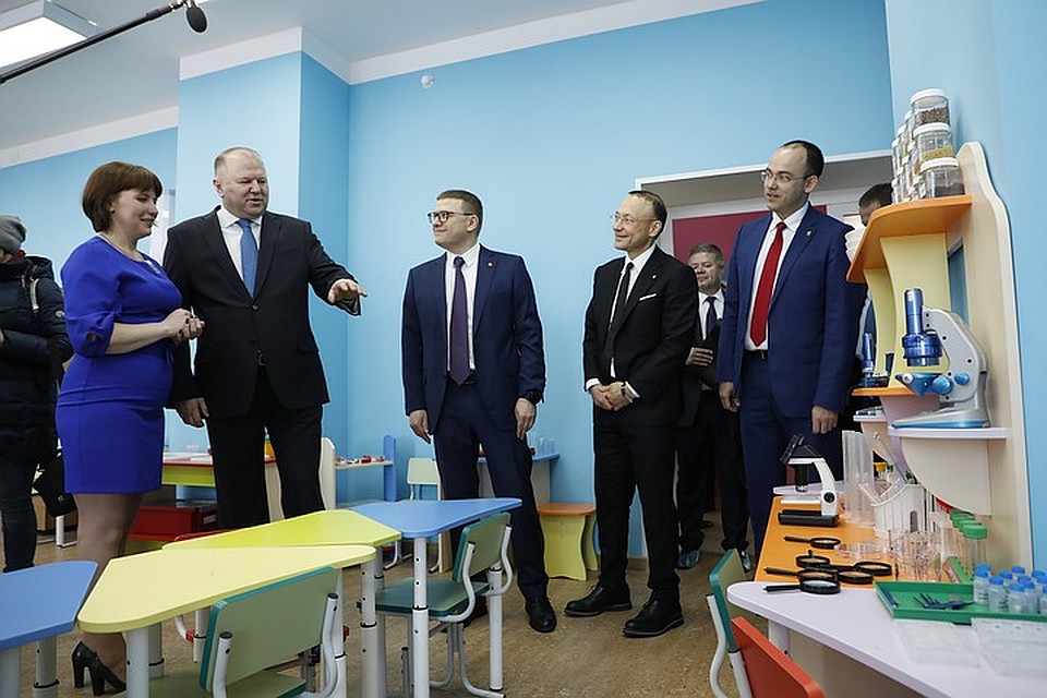 Участники выездного заседания посетили отремонтированный детский сад №11 в Карабаше. Фото: пресс-служба РМК