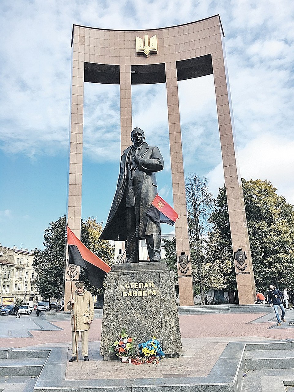 Монумент Бандере открыли во Львове в 2007 году. Фото: Николай и Алиса Голобородько