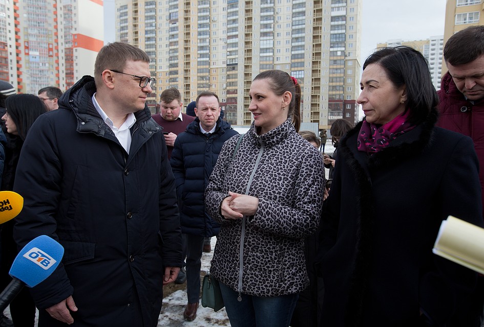 Жительница "Академа" Татьяна Сергеева возила сына в садик поселка Аэропорт: каждый день - полтора часа в дороге. Сейчас сад в пяти минутах от дома. Фото: gubernator74.ri