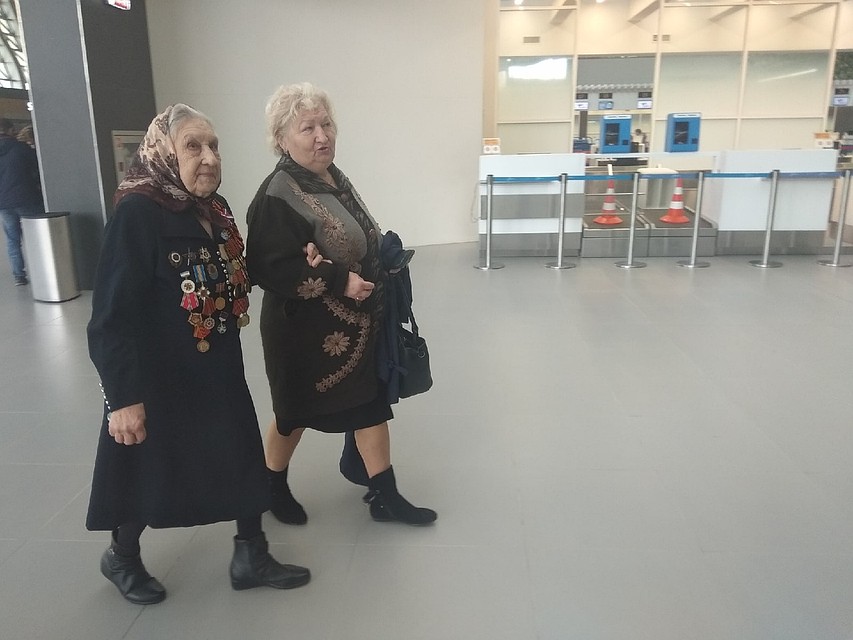Зою Петровну во время экскурсии сопровождала ее дочь Фото: Анастасия ЖУКОВА