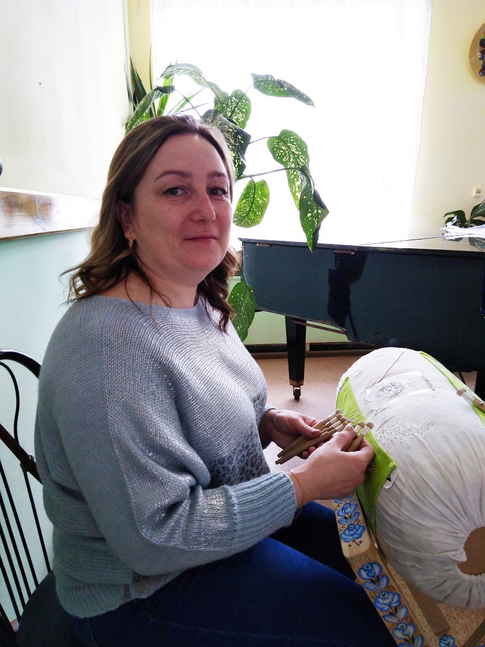 Наталья Ельцова может сплести из вологодского кружева все - от жакета до салфетки, от панно до зонта.