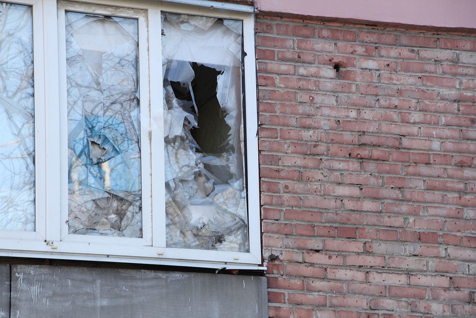Массированному минометному обстрелу со стороны Украины подвергся многострадальный микрорайон Октябрьский в Донецке Фото: Андрей ТРУБЕЦКИЙ