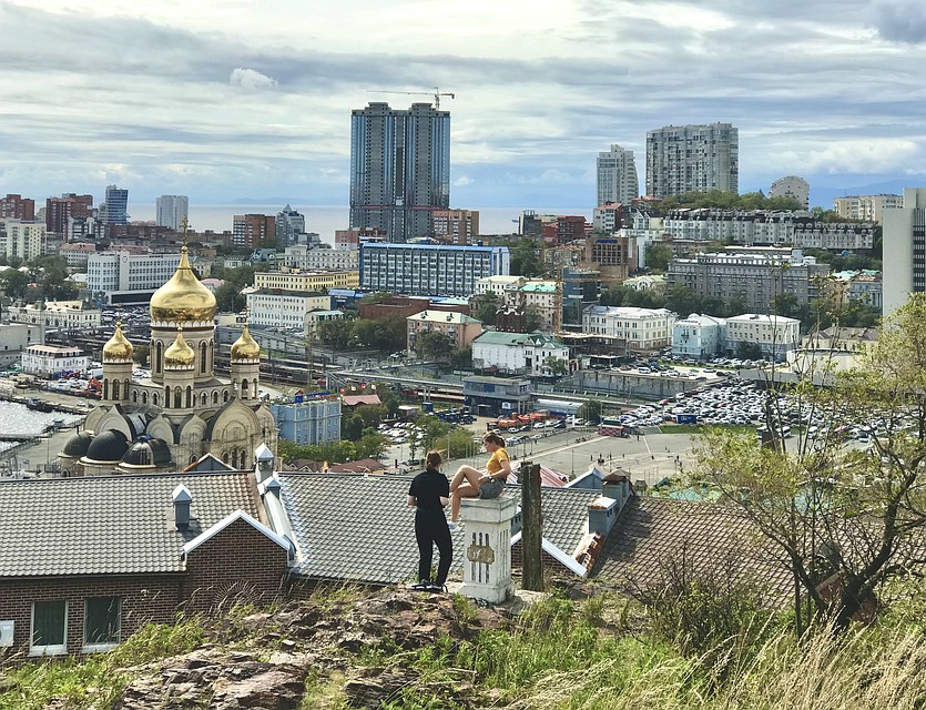 Объект культурного наследия сегодня часто используют как подставку для фото Фото: Сергей БАЛАНОВ