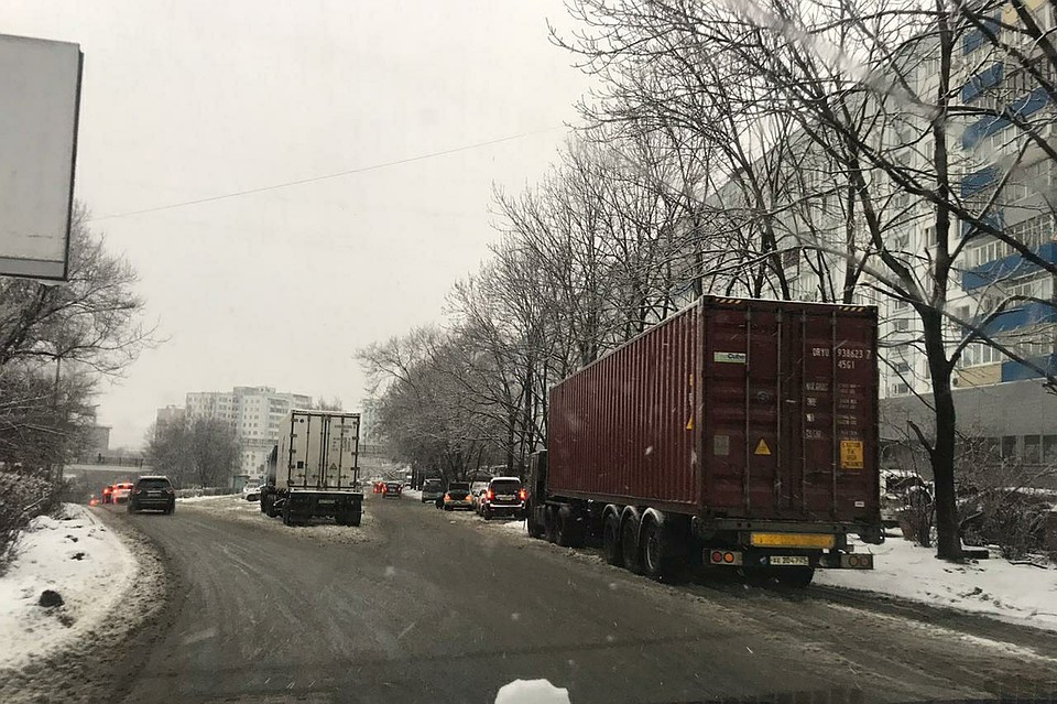 Для фур временно ограничили движение по Владивостоку Фото: Сергей БАЛАНОВ