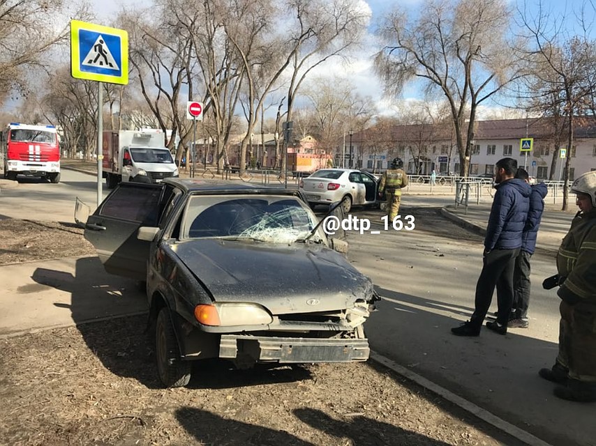 Сейчас на месте аварии работает полиция. Фото: vk.com/dtp_163 Фото: Соцсети
