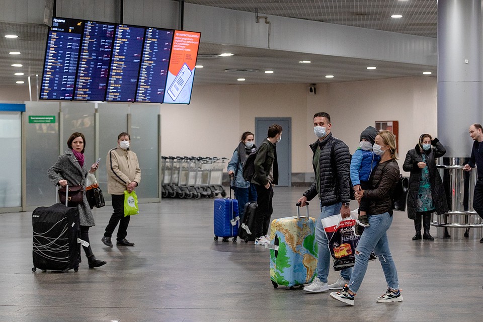 Несколько рейсов из-за границы 22 марта отменили. Видимо, не набралось пассажиров Фото: Андрей АБРАМОВ