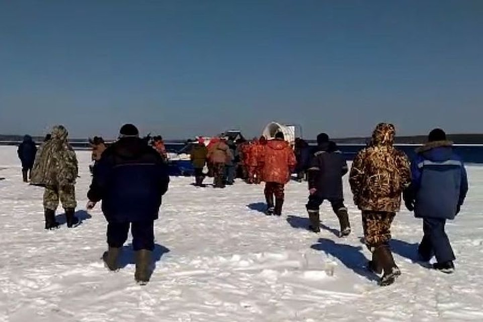 В спасательной операции участвует больше 20 сотрудников МЧС. Фото: пресс-служба ГУ МЧС по Свердловской области