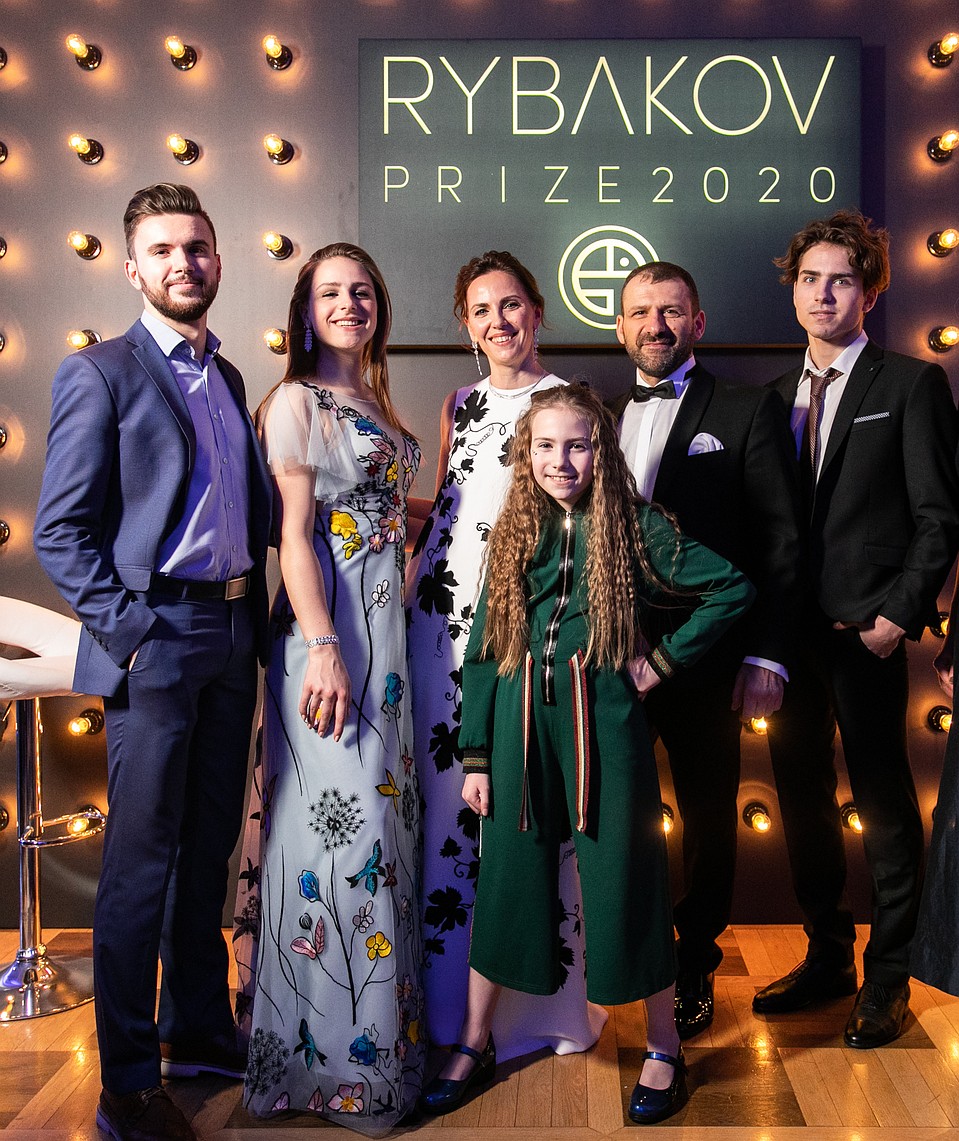Семья Рыбаковых. Фото: предоставлено Рыбаков Фондом.