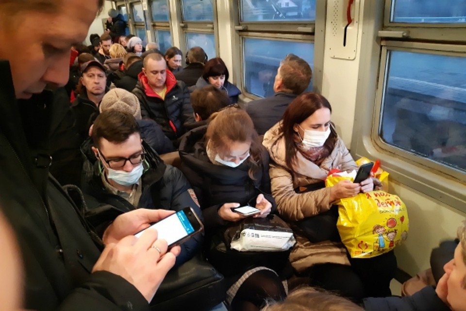 Убедительно просим вас: оставайтесь дома, не распространяйте заразу! Фото: Владимир ВЕЛЕНГУРИН
