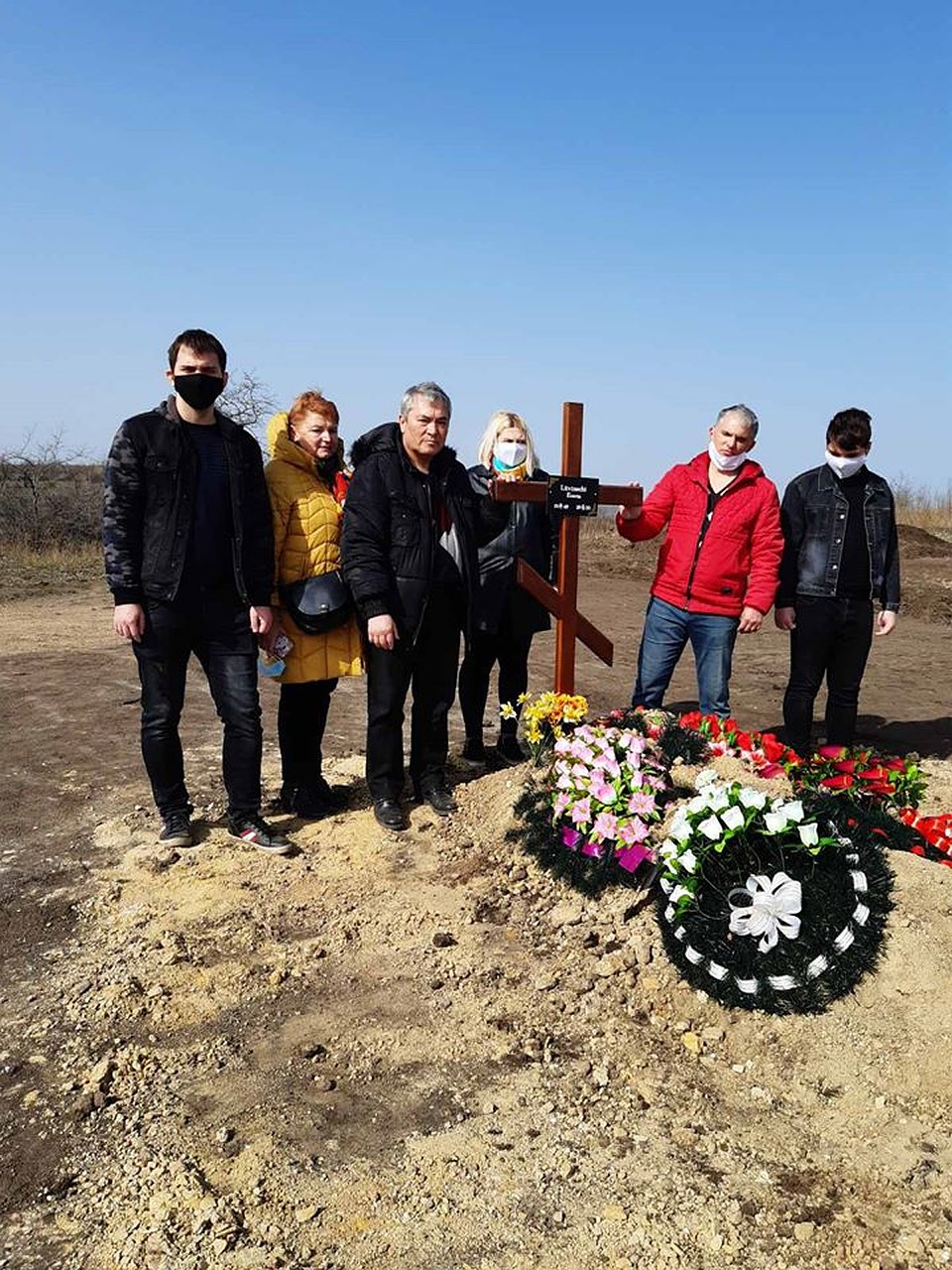 Врача-героя похоронили на отшибе кладбища (Фото: соцсети).