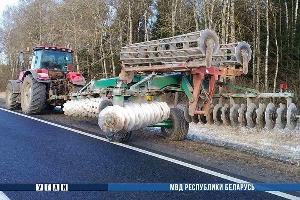 33-летний мужчина уснул за рулем и врезался в трактор. Фото: УВД Гродненского облисполкома.