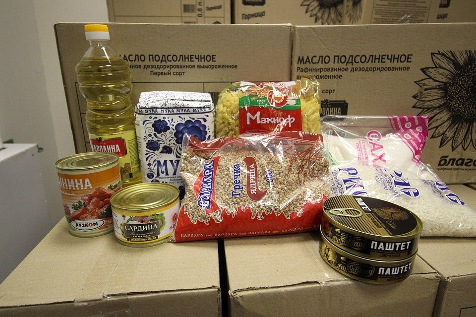 Бесплатный продуктовый набор для нуждающихся. Фото: Иван МАРКОВ