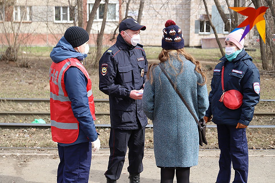 Большинство пожилых ижевчан выходят из дома до ближайшего магазина. Молодые же передвигаются по городу свободно. Фото: Амир Закиров