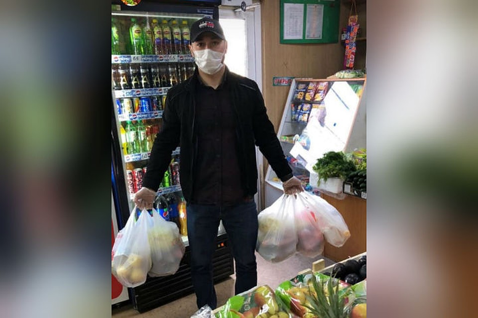 Полные пакеты фруктов и овощей - многодетным семьям. Фото: личный архив.