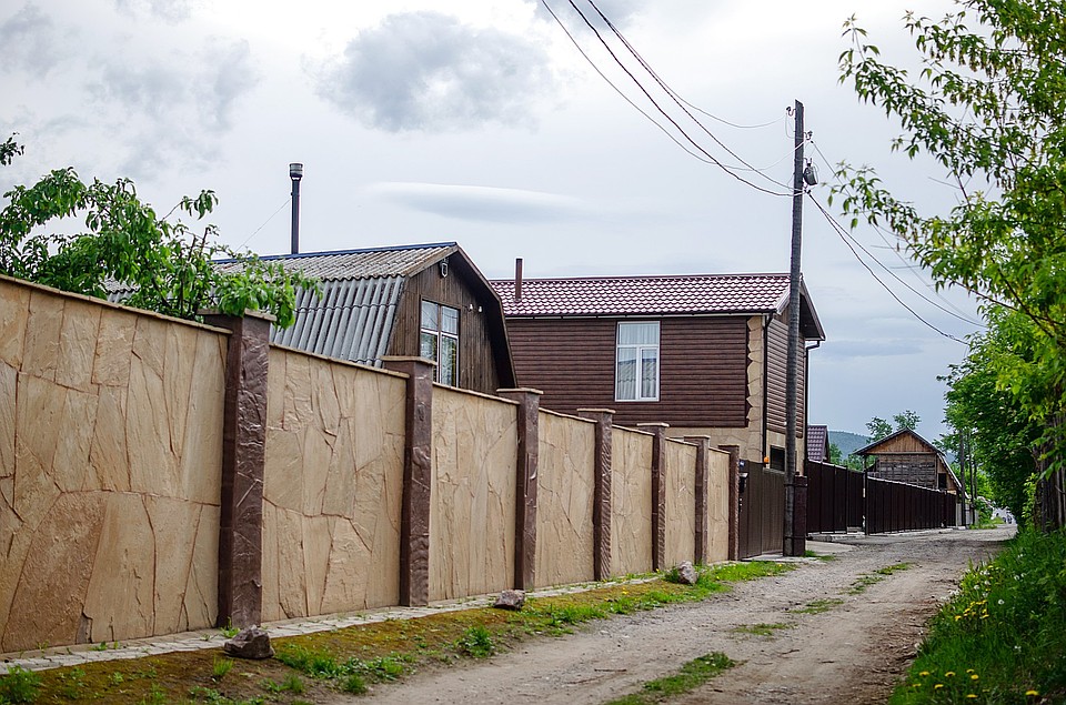 А такие дорогие дачи можно снять через риелтора Фото: ИВАНОВА Диана